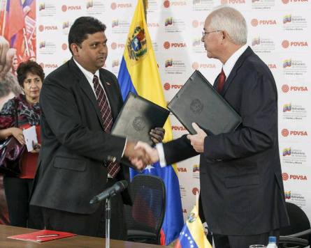 Energy Minister the Honourable Kevin Ramnarine shakes hands with his Venezuelan counterpart upon signing the historic agreement to develop the giant Loran Manatee Cross-border Gas Field. (Photo Courtesy: Ministry of Energy and Energy Affairs).